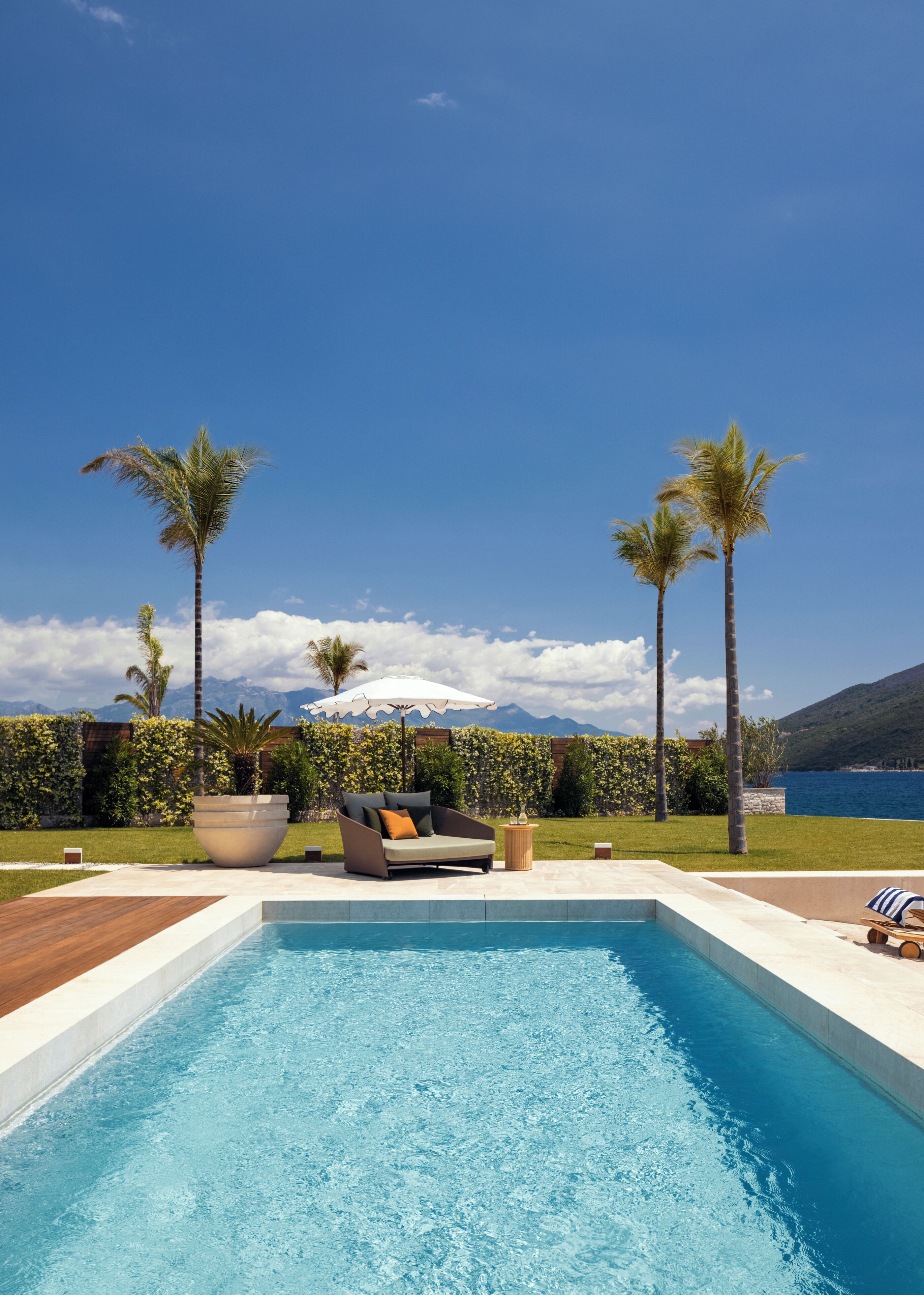 Vila com design assinado, 4 quartos (Lovcen) | Fachada