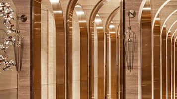 Couples treatment room(s), sauna, hot tub, steam room