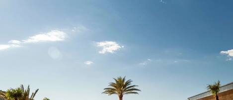 Indoor pool, seasonal outdoor pool, sun loungers