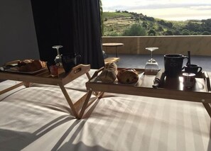 Doppelzimmer, Whirlpool (Cabanon 1) | Hochwertige Bettwaren, Minibar, Zimmersafe, individuell dekoriert