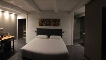 Doppelzimmer, Whirlpool (Cabanon 1) | Hochwertige Bettwaren, Minibar, Zimmersafe, individuell dekoriert