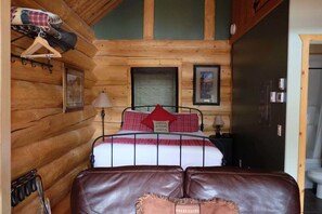 Basic Cabin - Yukon Pines (Whitehorse)