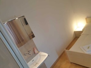 Habitación doble, baño compartido | Wifi gratis