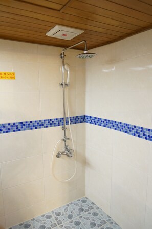 Standard Double Room | Bathroom shower - Ying Dai Hotel (Tainan)