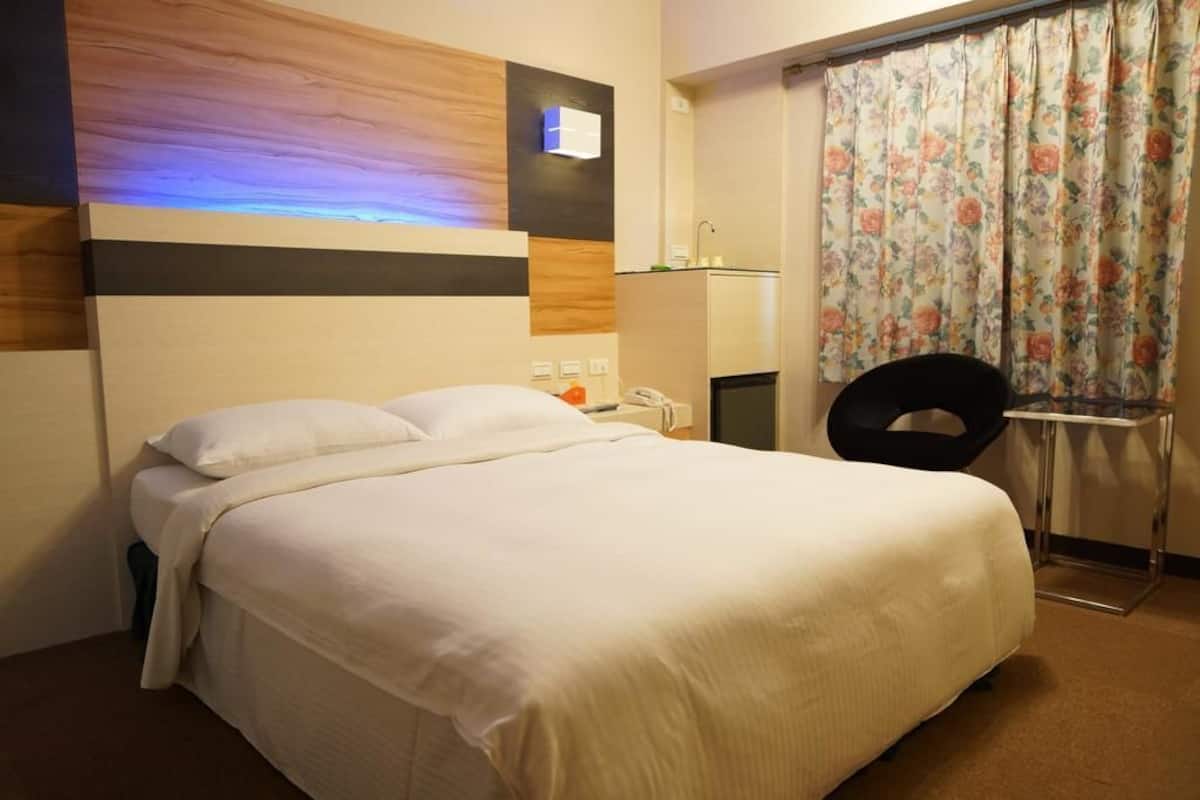 Desk, blackout curtains, free WiFi, bed sheets