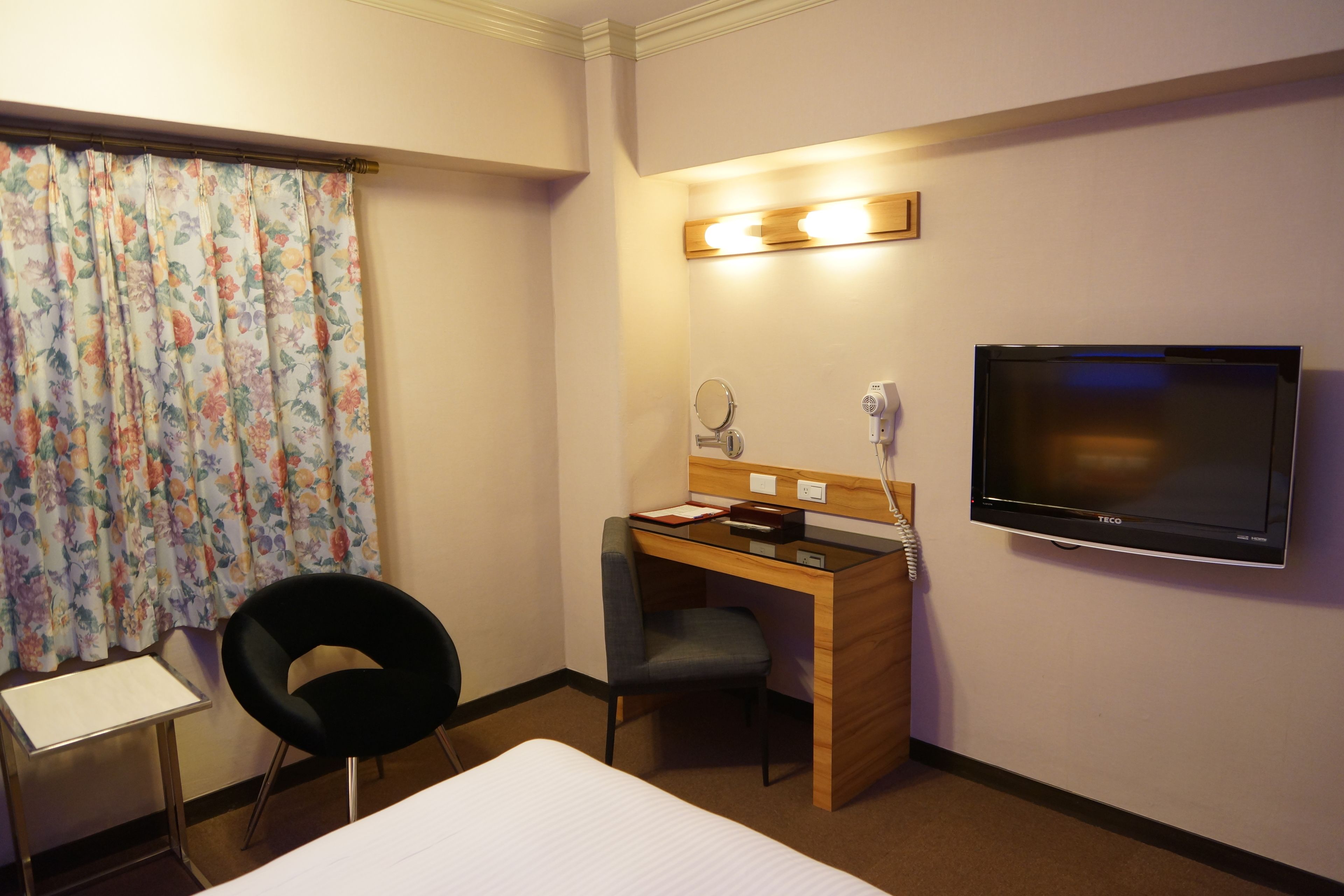standard double room | desk, blackout curtains, free wifi, bed sheets
