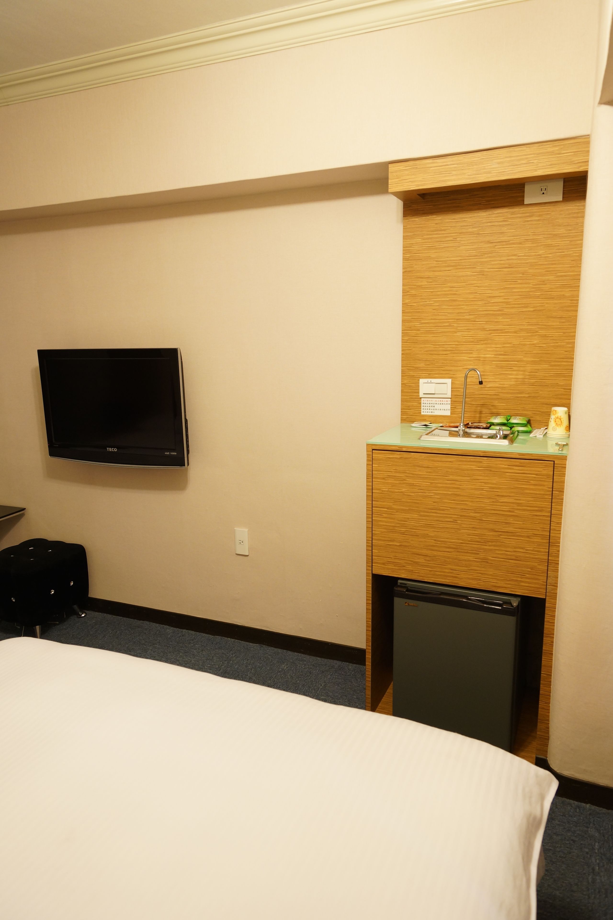 family room | desk, blackout curtains, free wifi, bed sheets