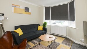 Three-Bedroom House | Living area - King Street (Nottingham)