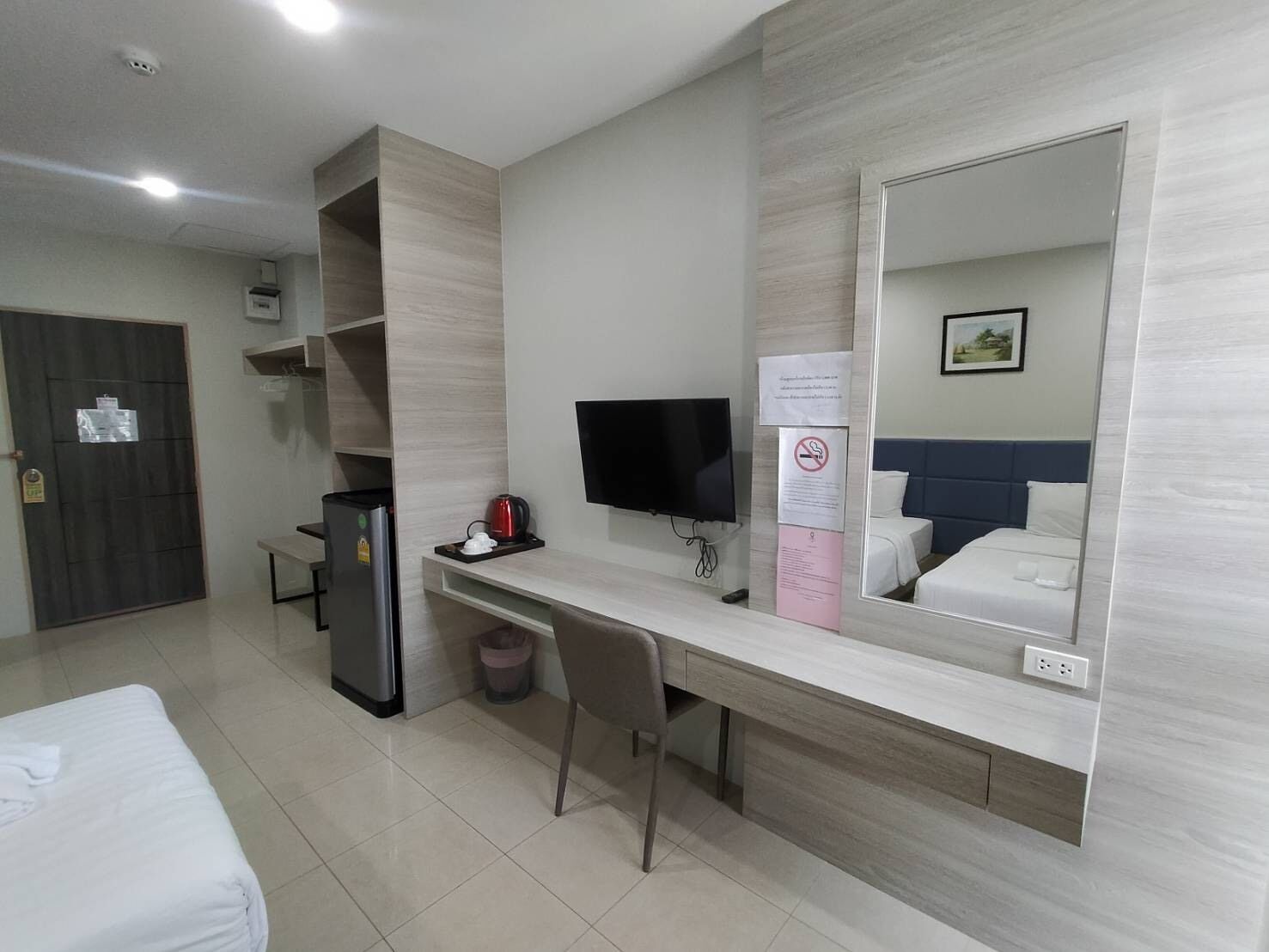 deluxe double room | desk, free wifi, bed sheets