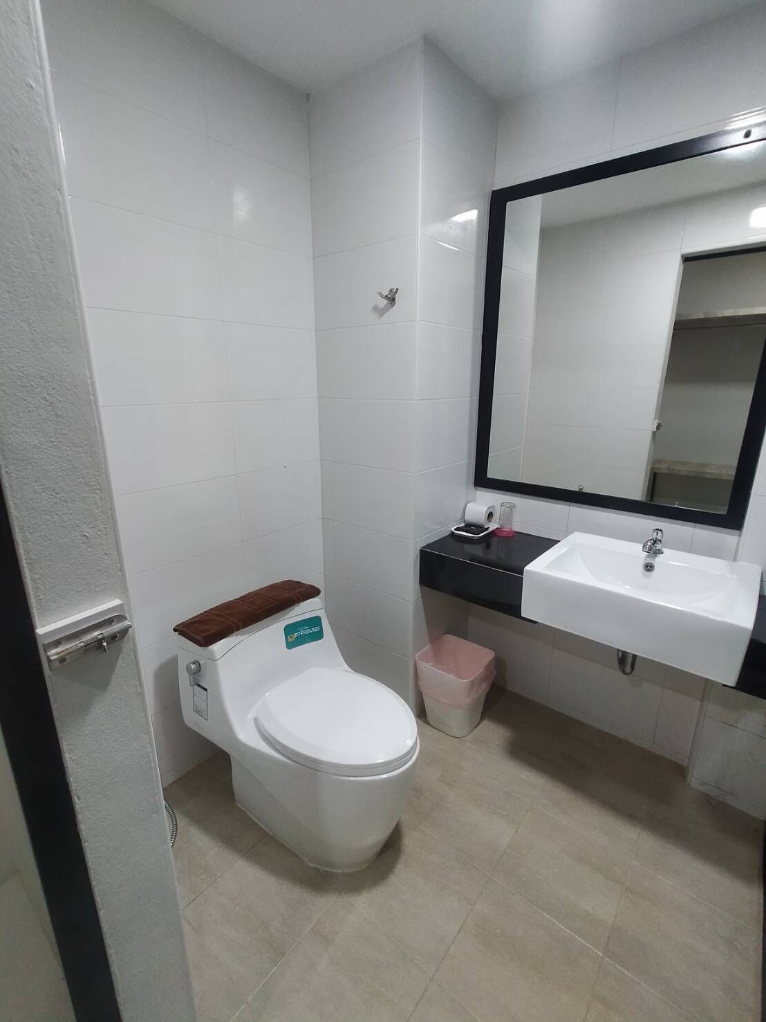 superior twin room | bathroom | shower, towels, soap, shampoo