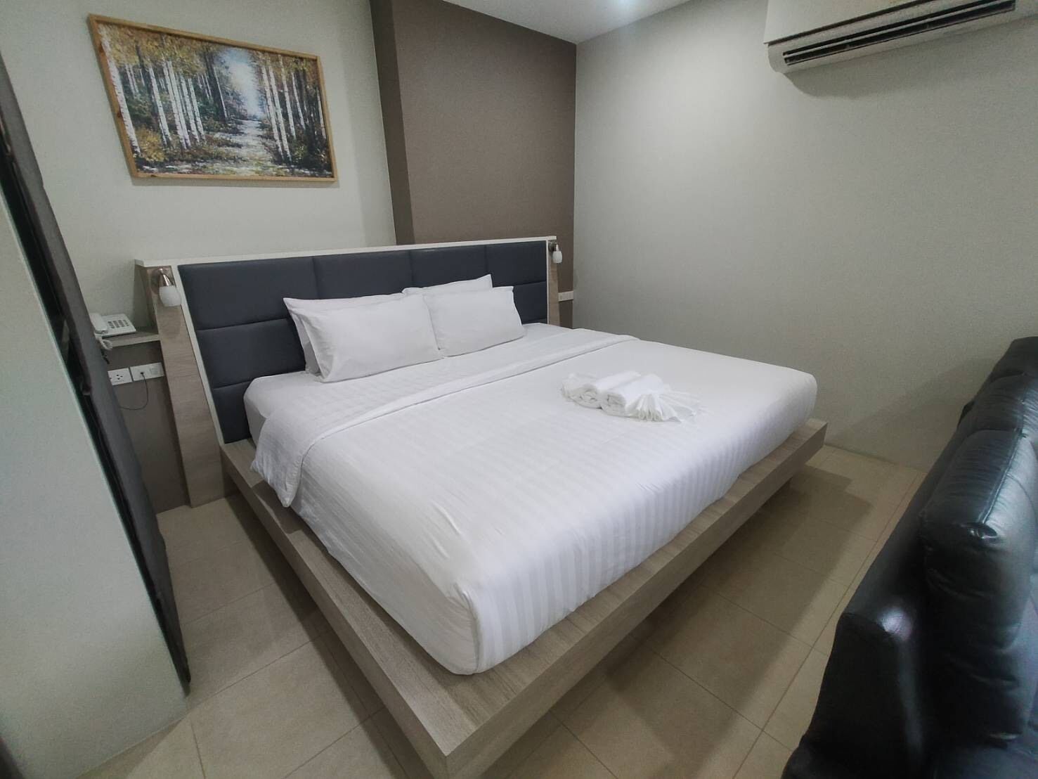 deluxe double room | desk, free wifi, bed sheets