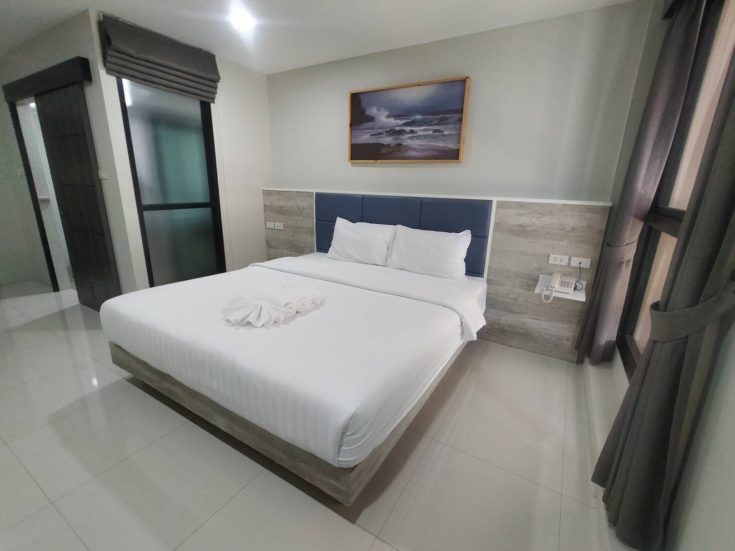 superior double room | desk, free wifi, bed sheets