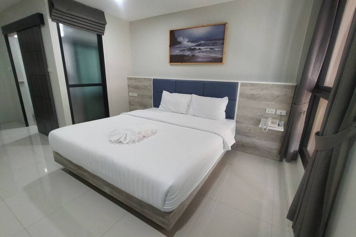 superior double room | desk, free wifi, bed sheets