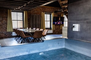 Apartment, Private Bathroom | Dining