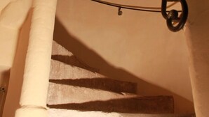A spiral staircase with a handrail and a wall-mounted light fixture. - Domaine de Lamartine chambres d'hotes (Pont-Saint-Esprit)