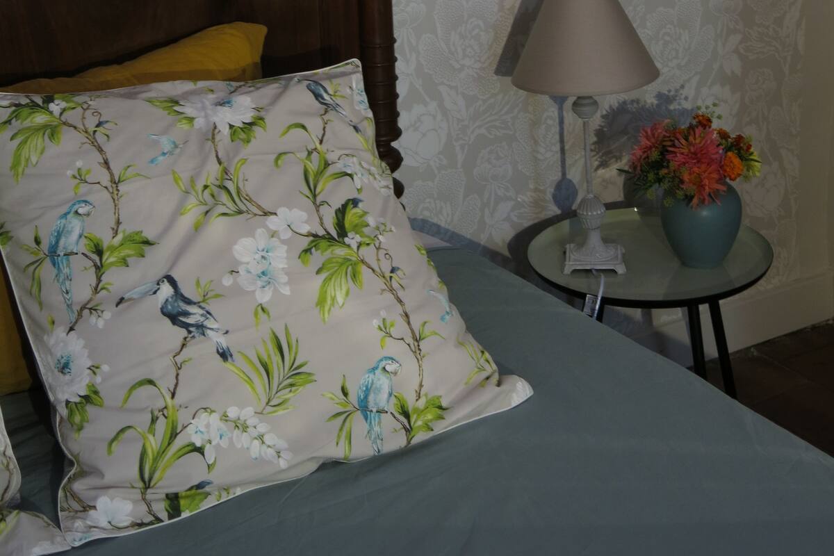 Doppelzimmer (Antoinette) | Bügeleisen/Bügelbrett, kostenloses WLAN, individuell dekoriert