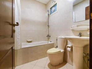 Ducha, artículos de tocador gratuitos, batas, pantuflas