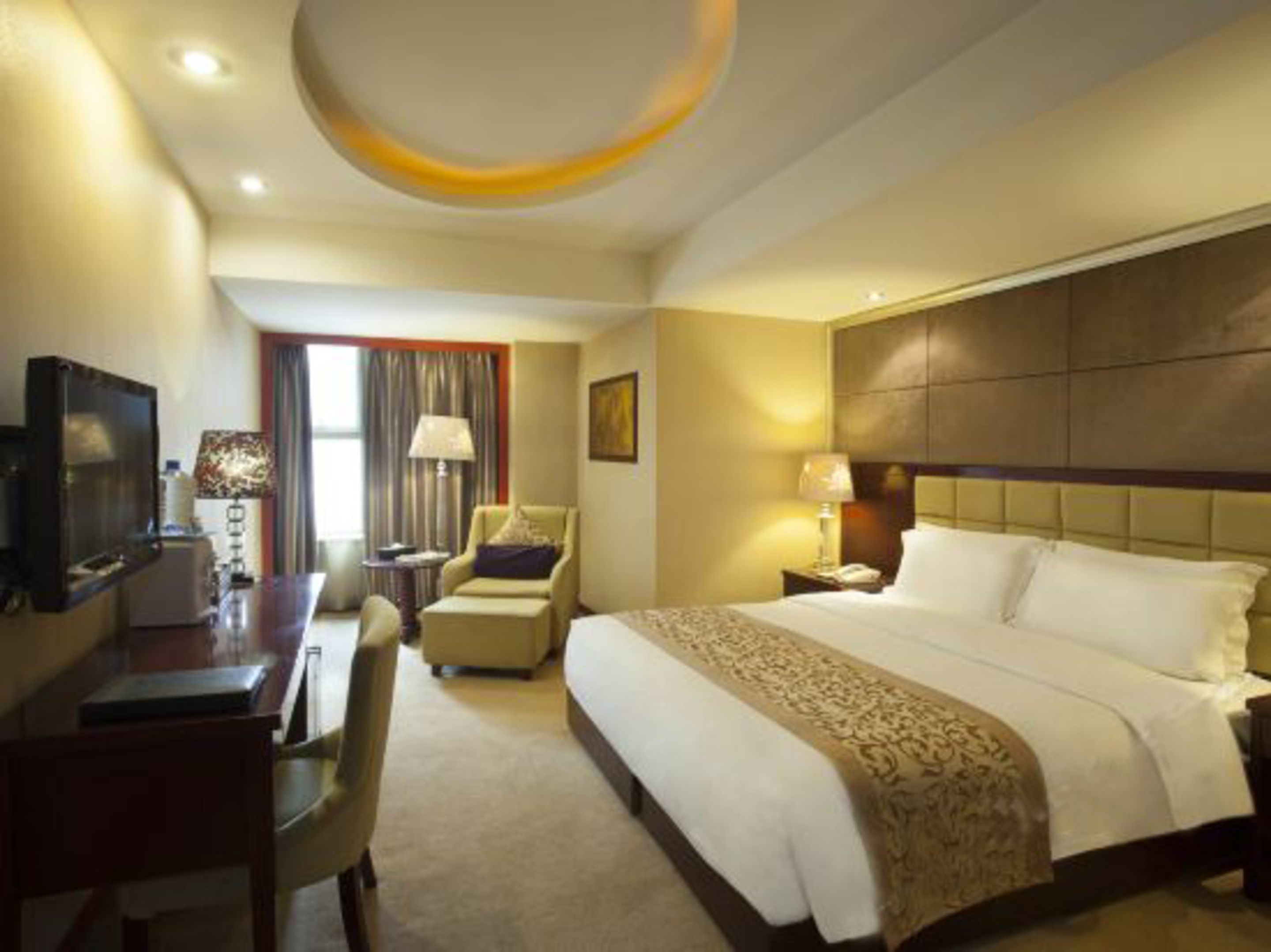 Design Double Room | Desk, blackout drapes, free WiFi