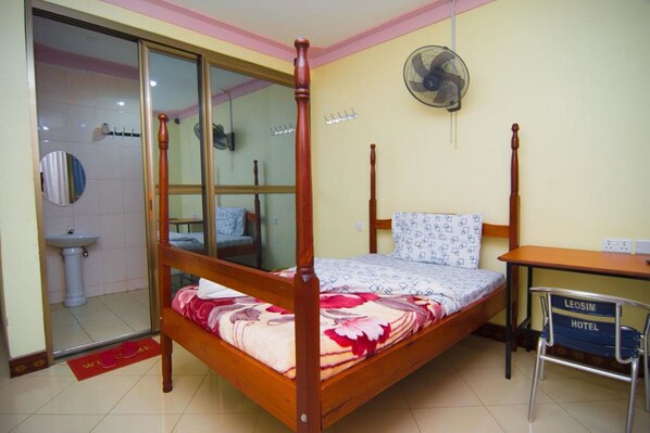 Yhden hengen huone | Allergiatestatut vuodevaatteet, memory foam -patjalliset sängyt