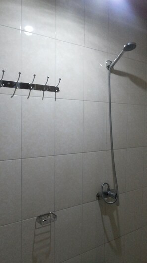 Bathroom shower - Leosim Hotel (Pakwach)