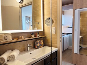 Appartement 4 personnes - 1 chambre | バスルーム | シャワー、ヘアドライヤー、タオル