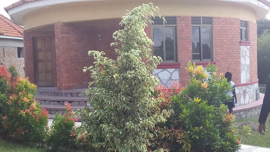 Mango Cottages & Recreation Center