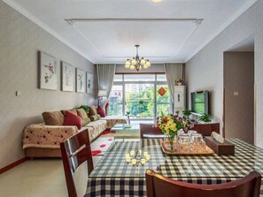 Comfort-Apartment (Mainland Chinese Citizen Only) | Essbereich im Zimmer