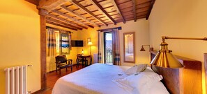 Double Room | In-room safe, soundproofing, bed sheets, wheelchair access