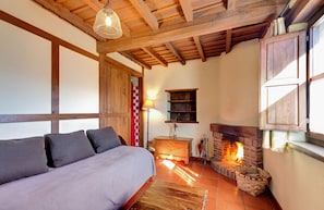 In-room safe, soundproofing, bed sheets, wheelchair access - La Montaña Mágica (Llanes)