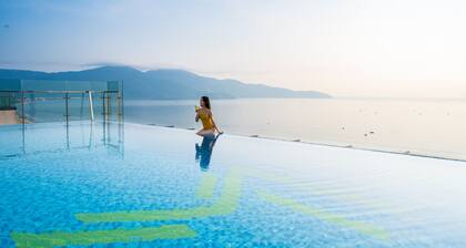 Maximilan DaNang Beach Hotel