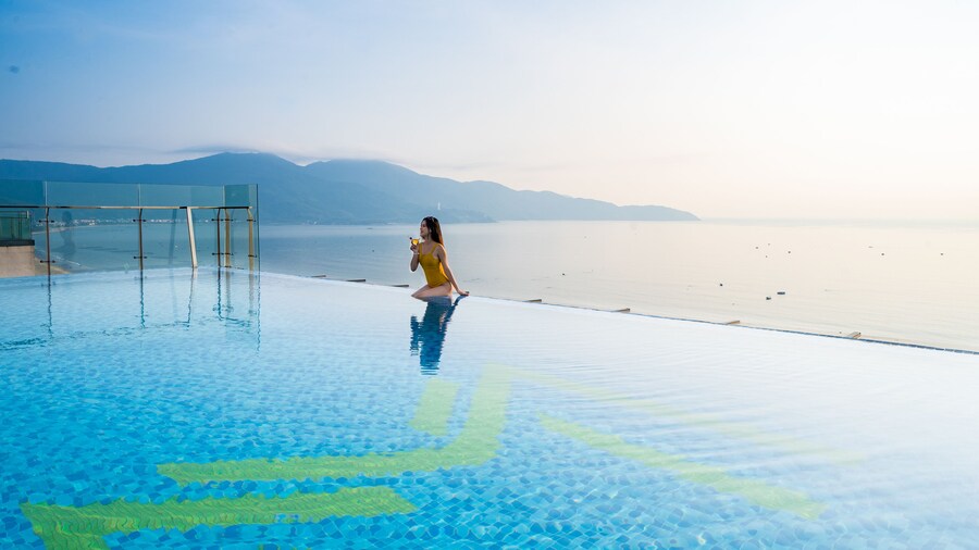 Maximilan DaNang Beach Hotel