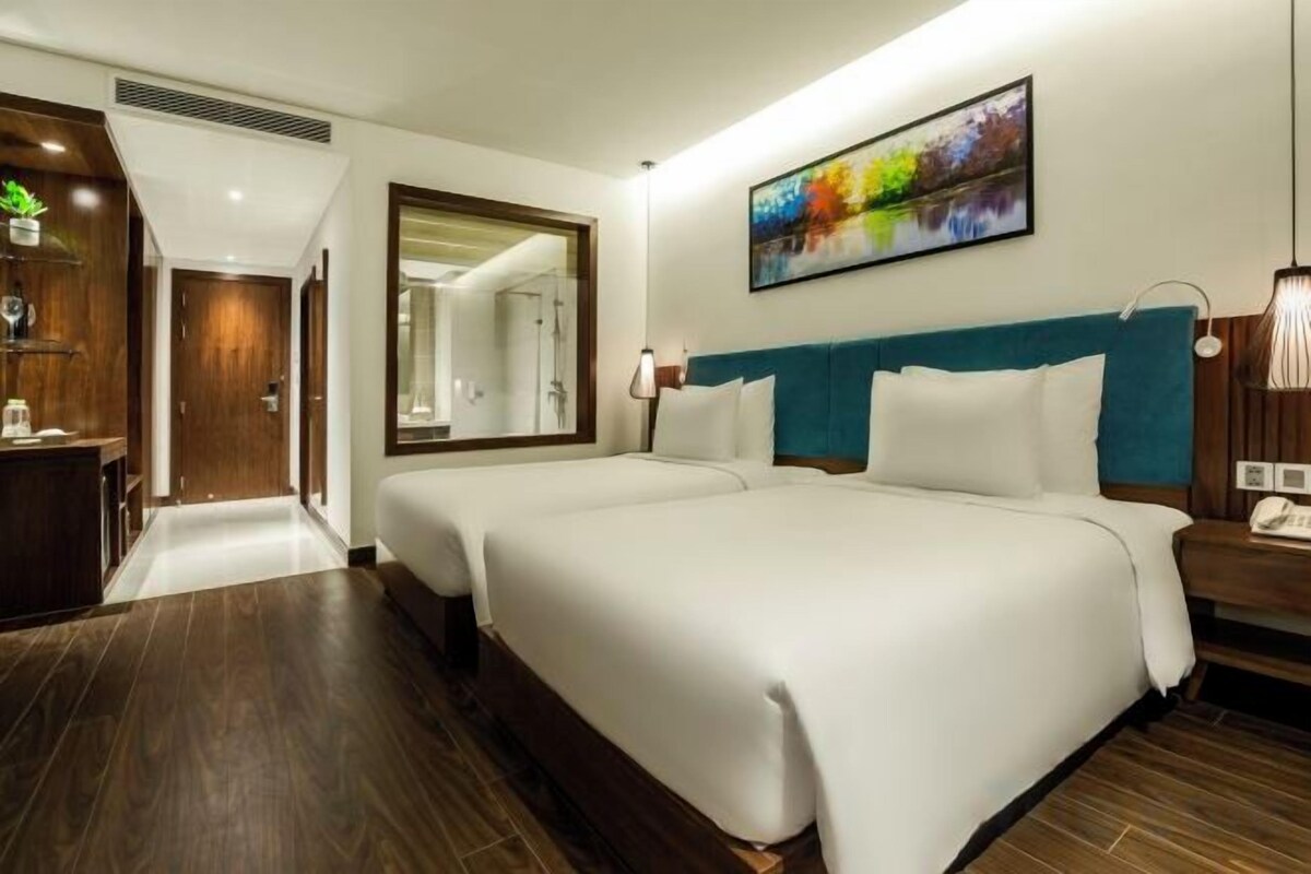 Premium bedding, memory foam beds, minibar, in-room safe