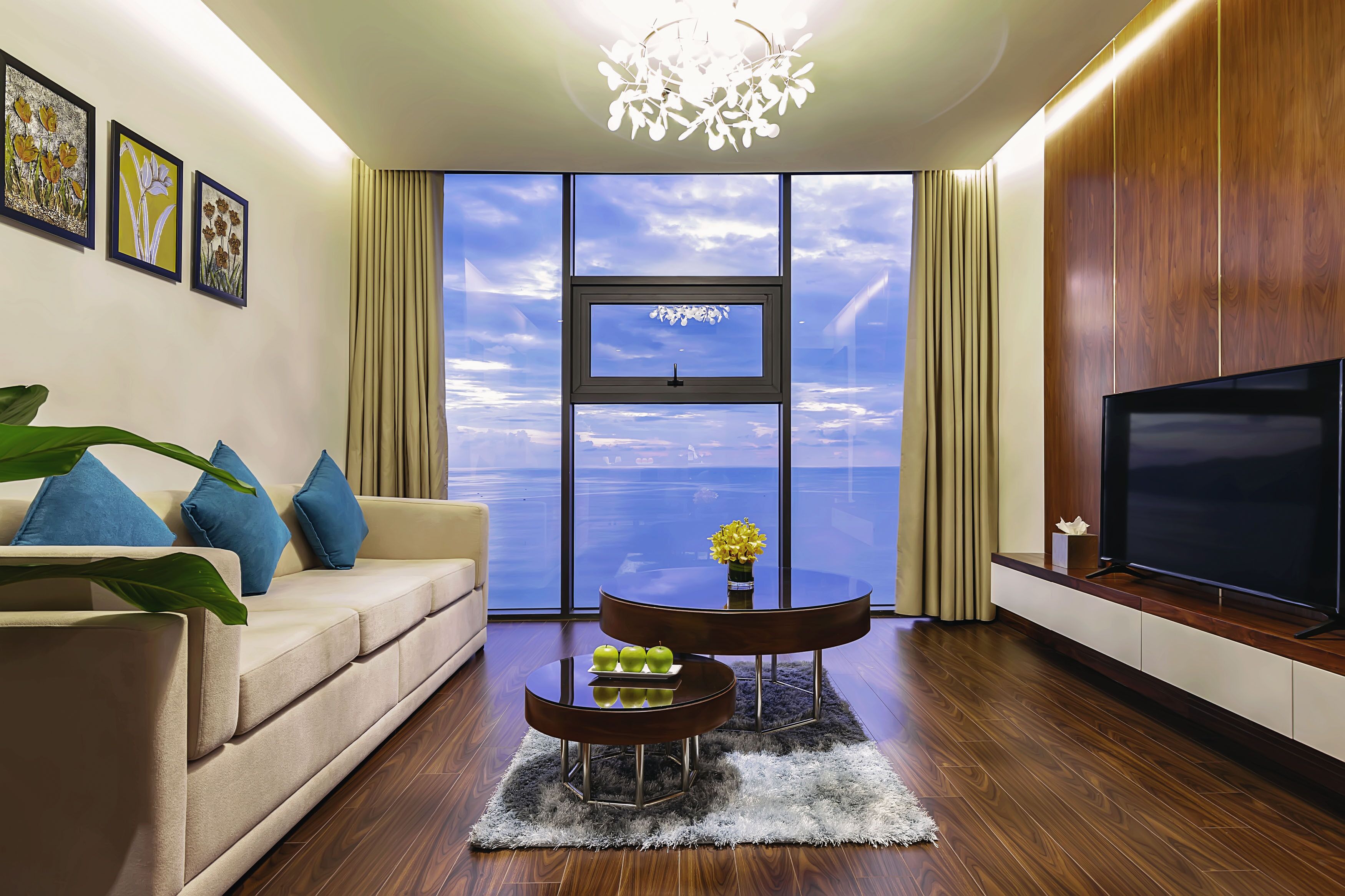 apartment 2 bedrooms with ocean view | living room | led tv