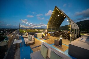 Outdoor dining - MIDA Grande Resort Phuket (Choeng Thale)
