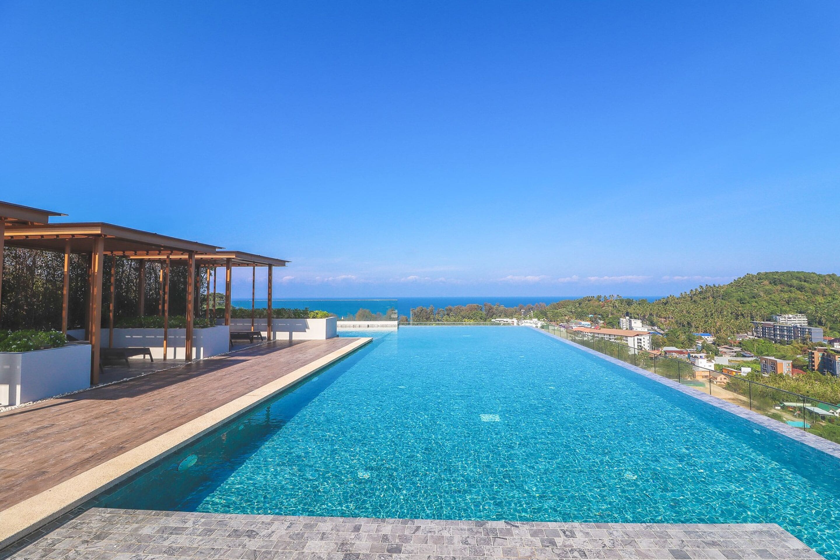 6 outdoor pools, open 7:00 am to 8:00 pm, free pool cabanas