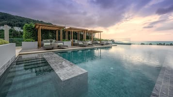 6 outdoor pools, open 7:00 AM to 8:00 PM, free pool cabanas