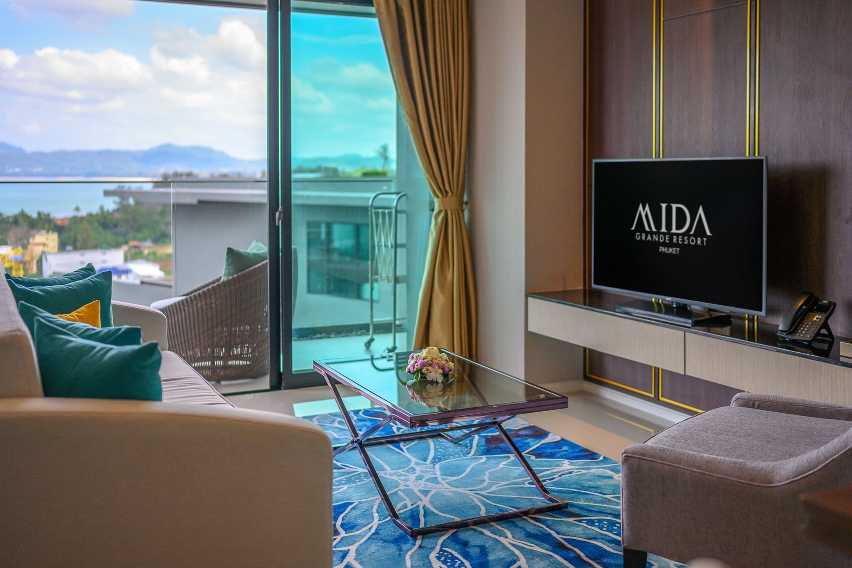 grande 3 bedroom suite ocean view with hot tub | living area | 49-inch led tv with cable channels, tv, books