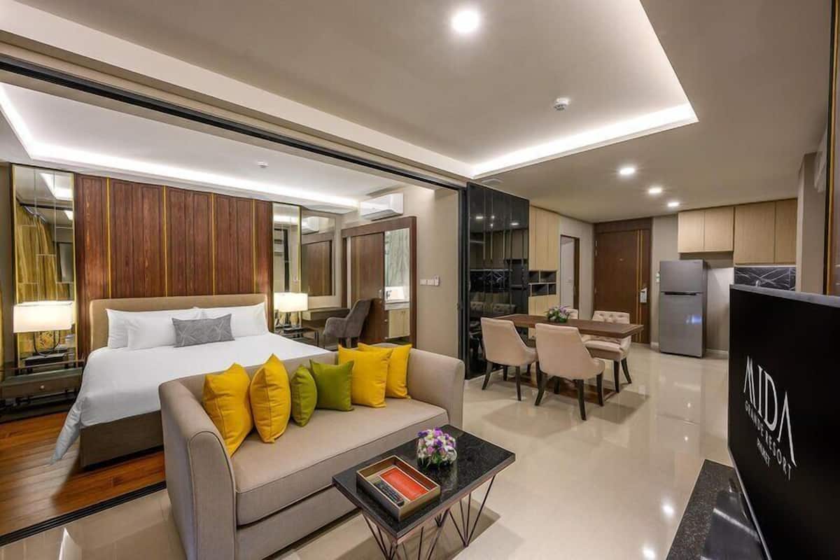 Grande 2 Bedroom Suite Ocean View with Plunge Pool | Minibar, in-room safe, desk, laptop workspace