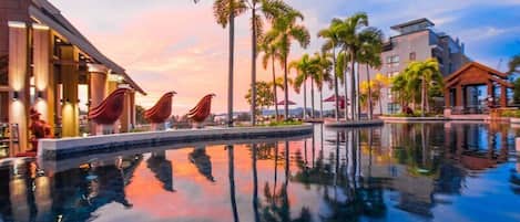 6 outdoor pools, open 7:00 AM to 8:00 PM, free cabanas, pool umbrellas