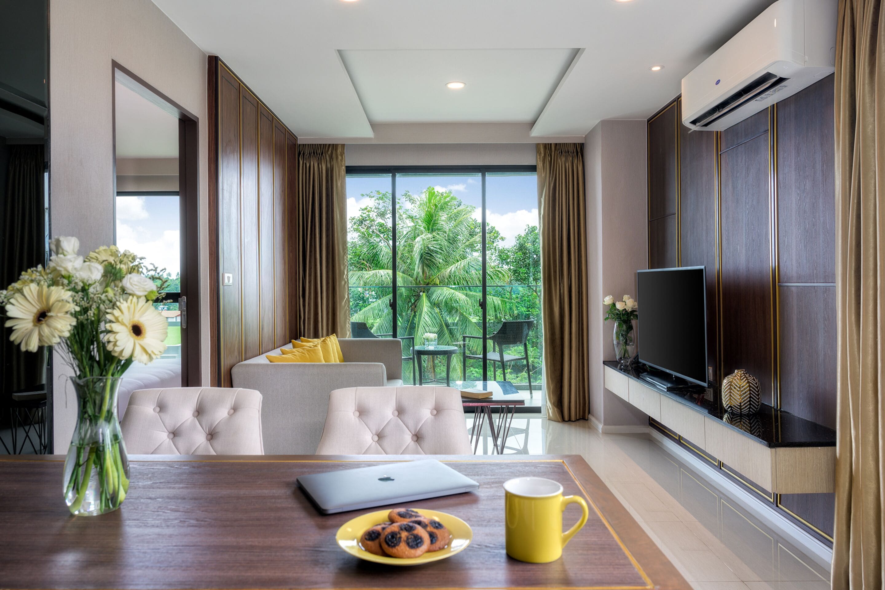 family suite, 2 bedrooms | living area | 49-inch led tv with cable channels, tv, books