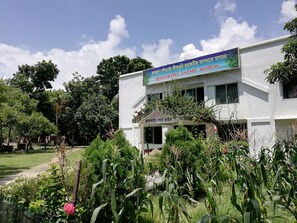 Front of property - Kuakata Guest House (Kalapara)