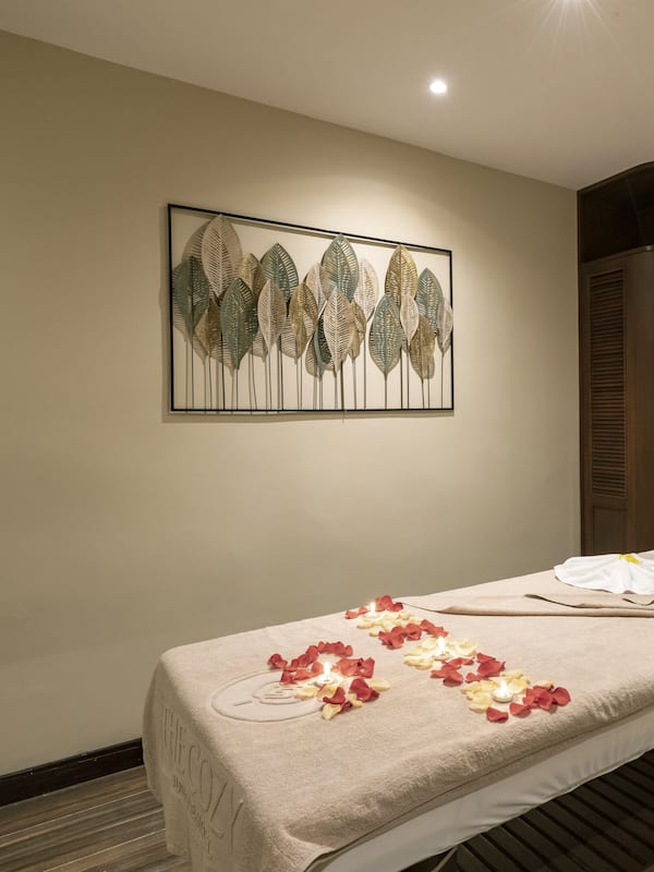 Couples treatment room(s), steam room, body treatments, body wraps