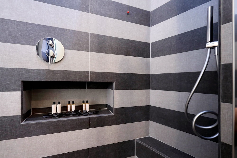 RomaFiveSuites by null