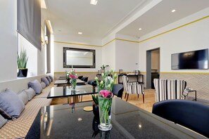 Coin salon dans le hall