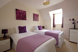 4 bedrooms, iron/ironing board, free WiFi, bed sheets