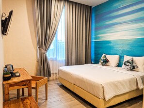 Habitación Deluxe con 1 cama doble o 2 individuales | Escritorio y ropa de cama