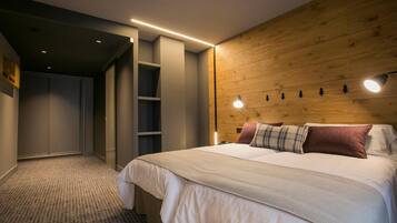 In-room safe, blackout drapes, soundproofing, free WiFi