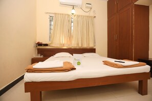 Egyptian cotton sheets, premium bedding, memory-foam beds, in-room safe