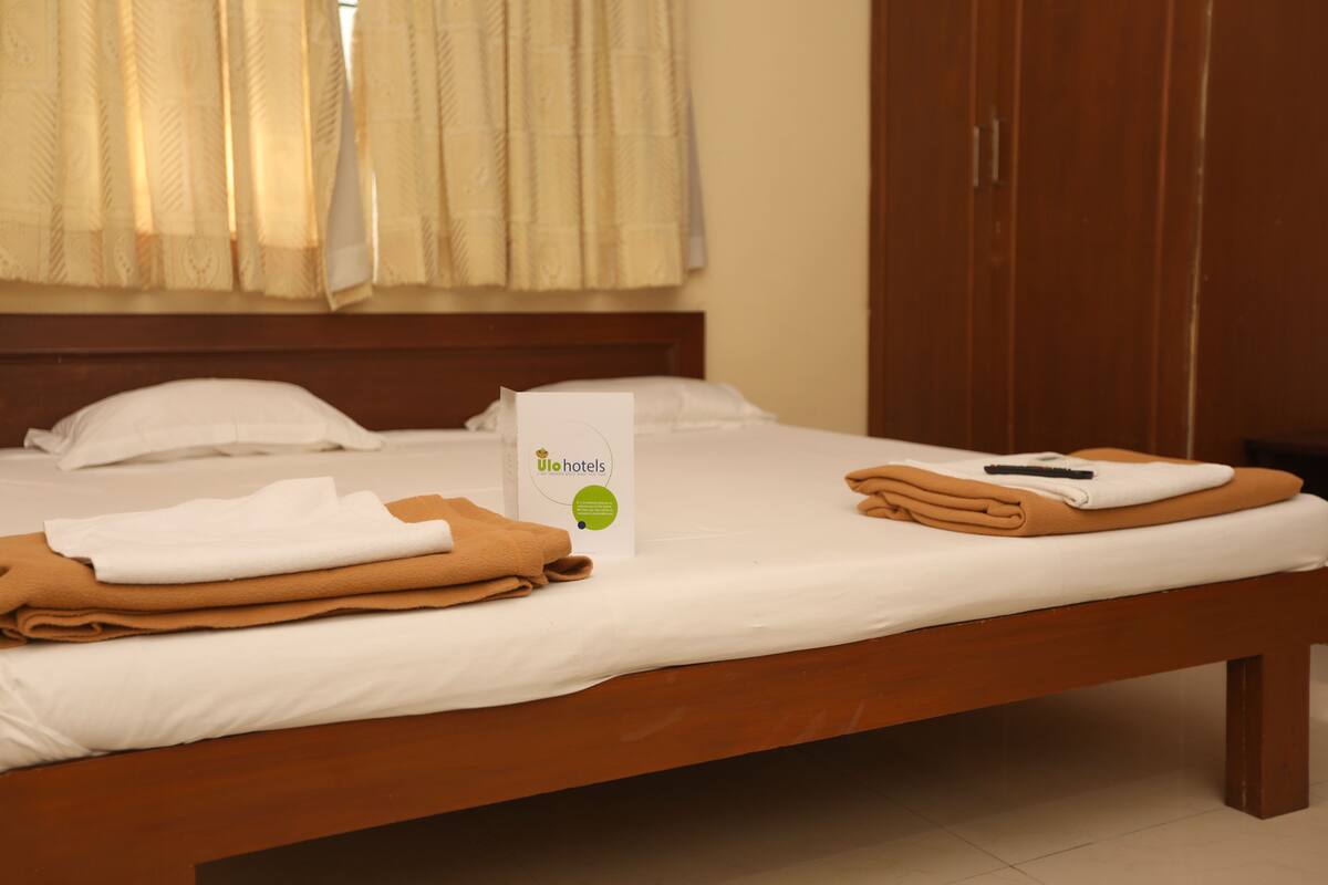 Egyptian cotton sheets, premium bedding, memory-foam beds, in-room safe