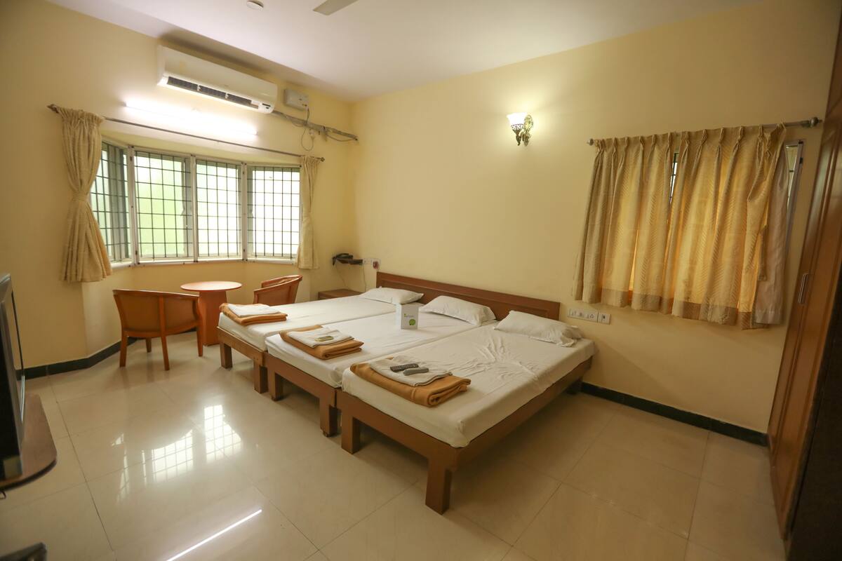 Egyptian cotton sheets, premium bedding, memory-foam beds, in-room safe